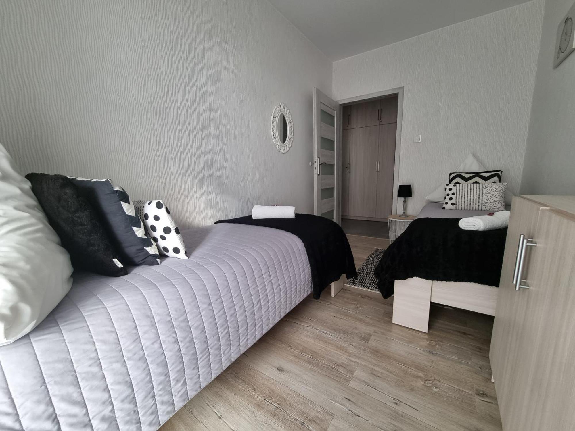 Q Apart Gold-Trzy Pokoje, Manufaktura, Klimatyzacja I Garaz Gratis, Tv Max, Fv, Gwarancja Zadowolenia Łódź Dış mekan fotoğraf